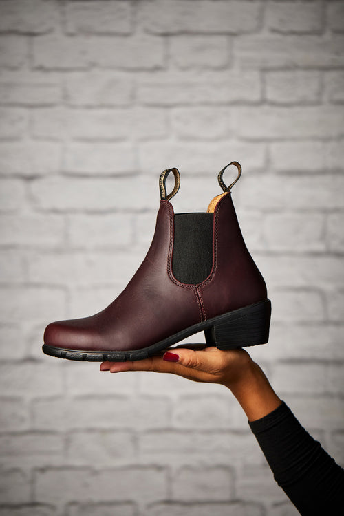 Lifestyle Women 7 image of Blundstone Women's Series #2060 in Shiraz