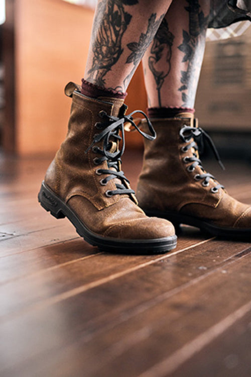 Lifestyle Women 4 image of Blundstone Women's Originals #2532 in Tobacco
