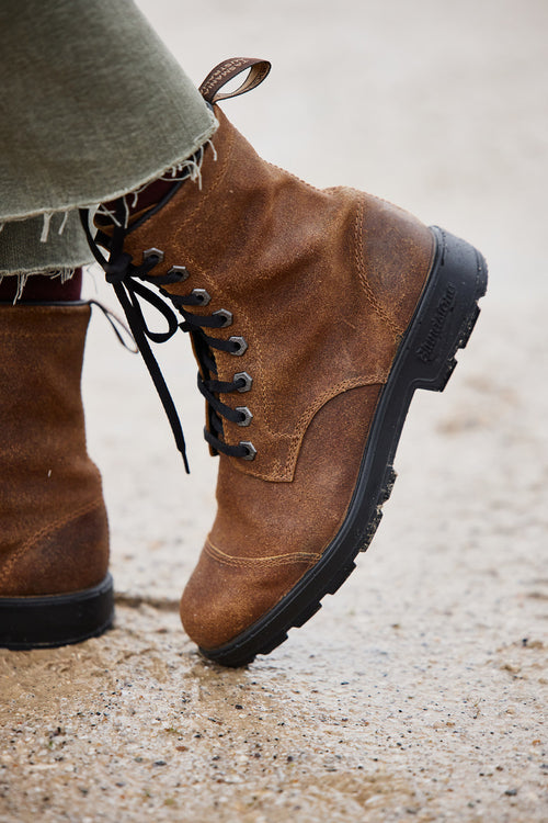 Lifestyle Women 5 image of Blundstone Women's Originals #2532 in Tobacco