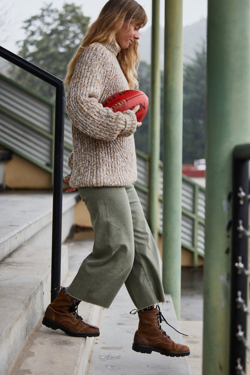 Lifestyle Women 9 image of Blundstone Women's Originals #2532 in Tobacco