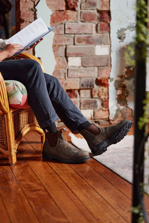 Lifestyle Men 7 image of Blundstone Men's Classics #585 in Rustic Brown