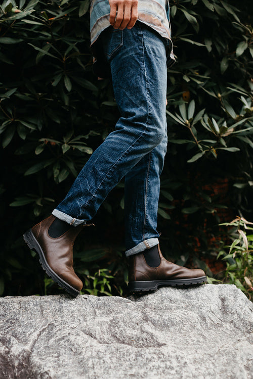 Lifestyle Men 2 image of Blundstone Men's Classics #1609 in Antique Brown