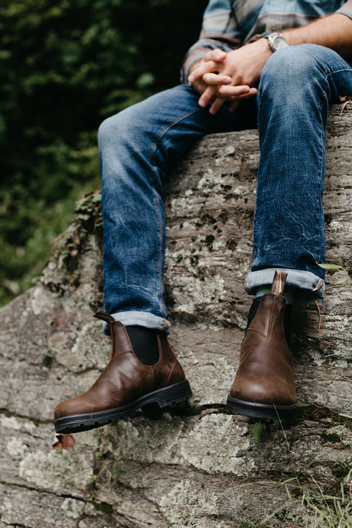 Lifestyle Men 3 image of Blundstone Men's Classics #1609 in Antique Brown