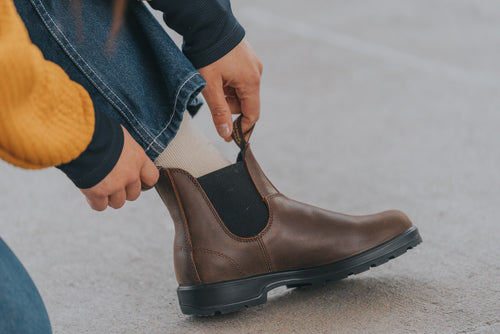 Lifestyle Women 8 image of Blundstone Women's Classics #1609 in Antique Brown