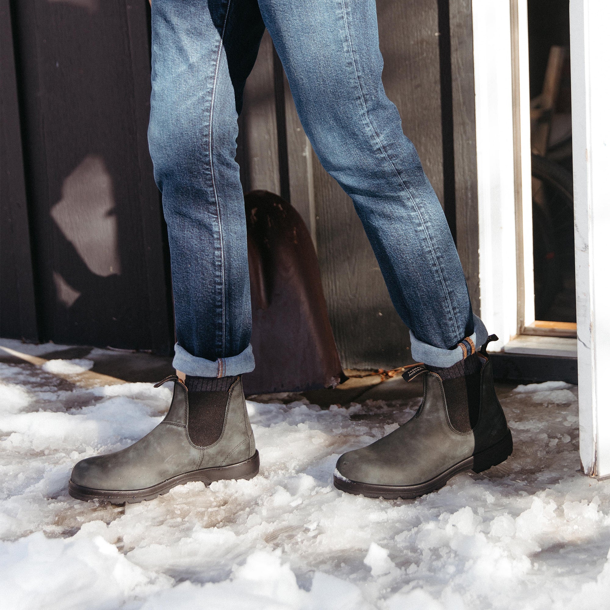 Rustic Black Leather Chelsea Boots, Men's Classics 587 - Blundstone