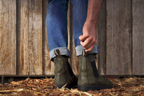 Lifestyle Women 7 image of Blundstone Women's Originals #1615 in Dark Olive