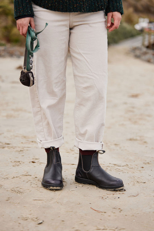 Lifestyle Women 6 image of Blundstone Women's Classics #2550 in Vintage Zinc Brush