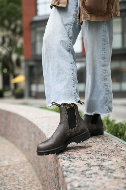 Lifestyle Women 6 image of Blundstone Women's Originals #2615 in Clay