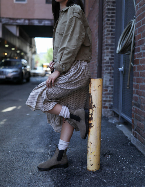 Lifestyle Women 1 image of Blundstone Women's Originals #2516 in Dark Mushroom