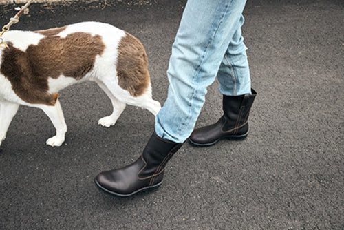 Lifestyle Men 4 image of Blundstone Men's Originals #2528 in Claret