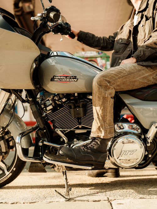 Lifestyle Men 1 image of Blundstone Men's Originals #2530 in Steel Grey