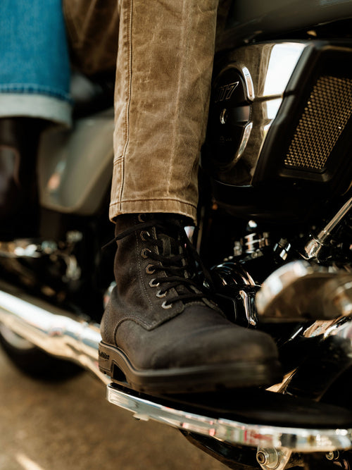 Lifestyle Men 2 image of Blundstone Men's Originals #2530 in Steel Grey