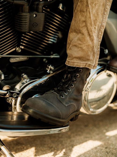 Lifestyle Men 3 image of Blundstone Men's Originals #2530 in Steel Grey