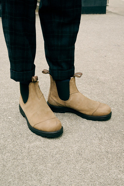 Lifestyle Men 4 image of Blundstone Men's Classics #2546 in Texas Sand