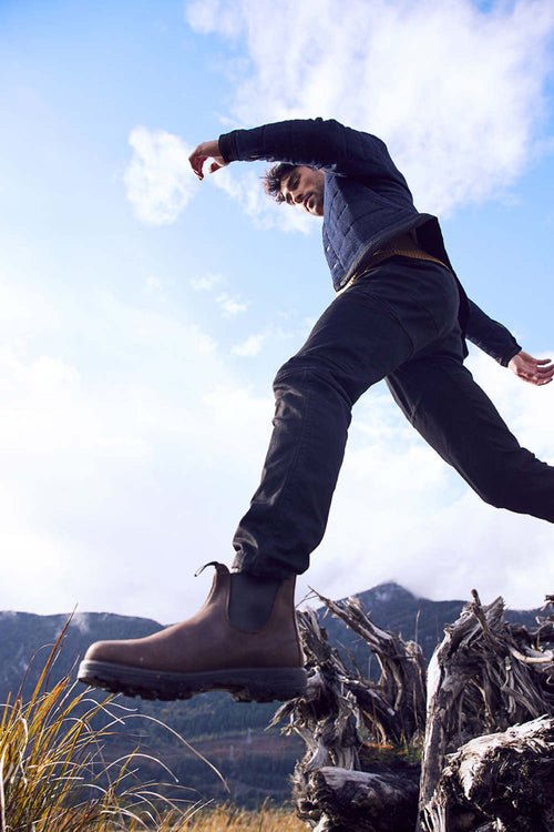 Lifestyle Men 9 image of Blundstone Men's Thermal #1477 in Antique Brown