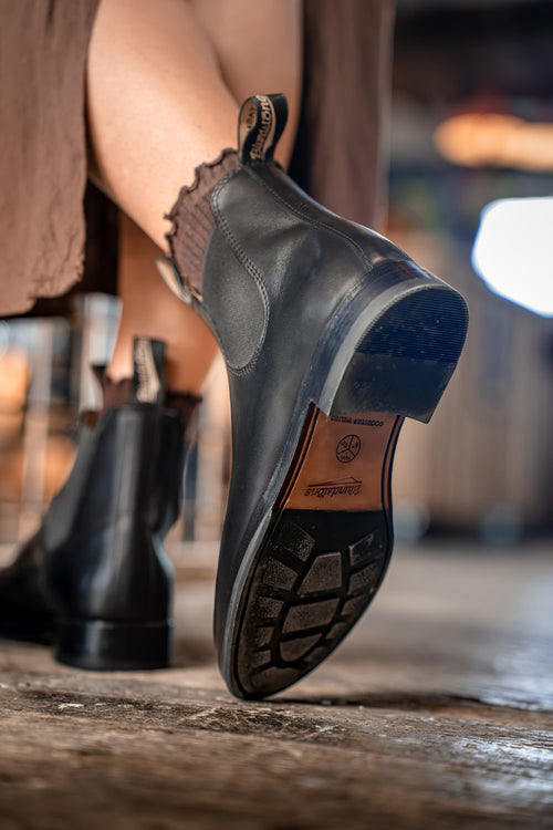 Lifestyle Women 5 image of Blundstone Women's Heritage #156 in Black