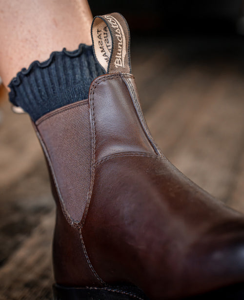 Lifestyle Women 2 image of Blundstone Women's Heritage #157 in Brown