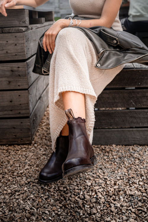 Lifestyle Women 8 image of Blundstone Women's Heritage #157 in Brown
