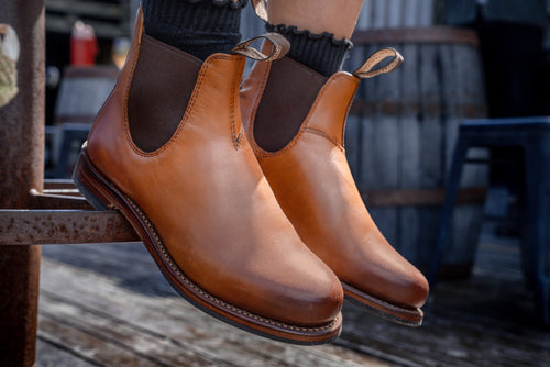 Lifestyle Women 3 image of Blundstone Women's Heritage #158 in Chestnut