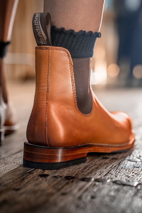 Lifestyle Women 6 image of Blundstone Women's Heritage #158 in Chestnut