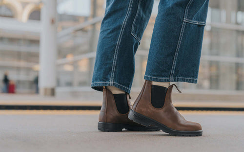 Lifestyle Women 7 image of Blundstone Women's Classics #1609 in Antique Brown