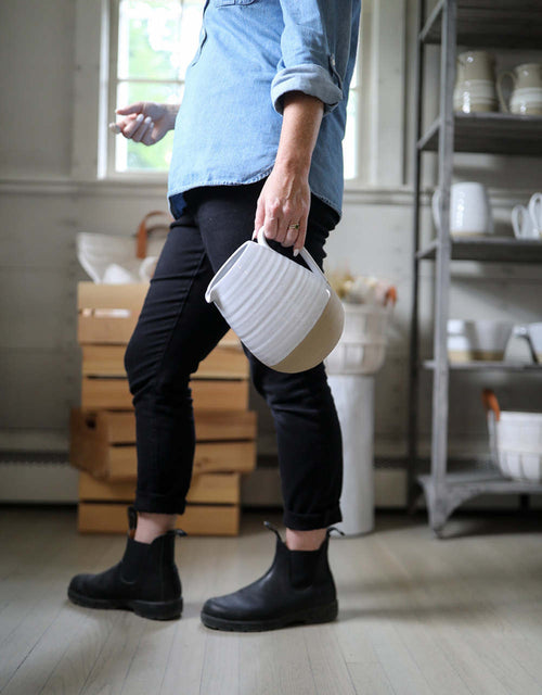 Lifestyle Women 2 image of Blundstone Women's Classics #558 in Black