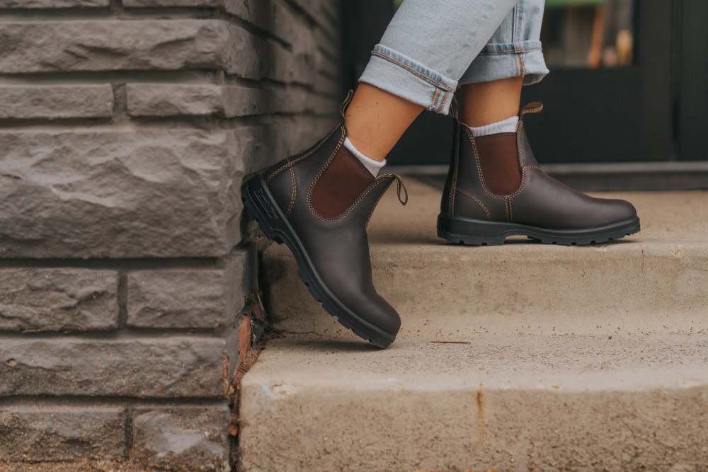 Blundstone Classic 550 Chelsea Boots in Walnut Brown
