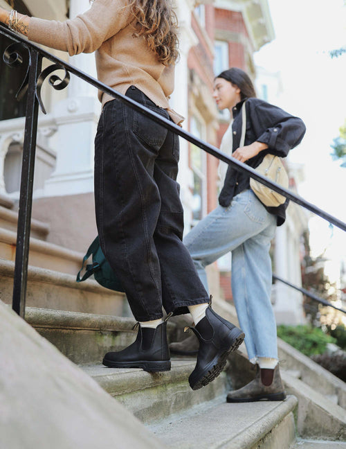 Lifestyle Women 7 image of Blundstone Women's Classics #558 in Black