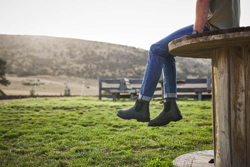 Rustic Black Leather Chelsea Boots, Men's Classics 587 - Blundstone