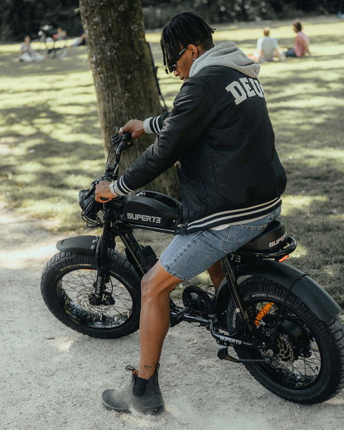 Lifestyle Men 3 image of Blundstone Men's Classics #587 in Rustic Black