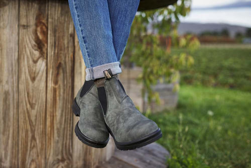 Lifestyle Women 7 image of Blundstone Women's Classics #587 in Rustic Black