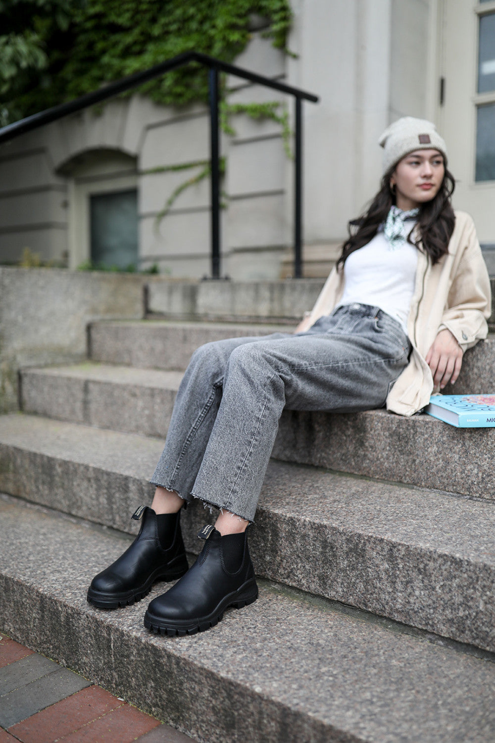 Blundstone 2240 ブラック　UK10 Black Premium Leather Chelsea Boots, Women's Lug 2240