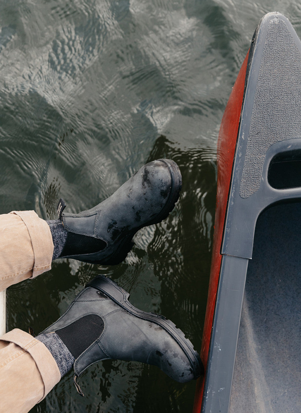 Rustic Black Leather Chelsea Boots, Men's Classics 587 - Blundstone