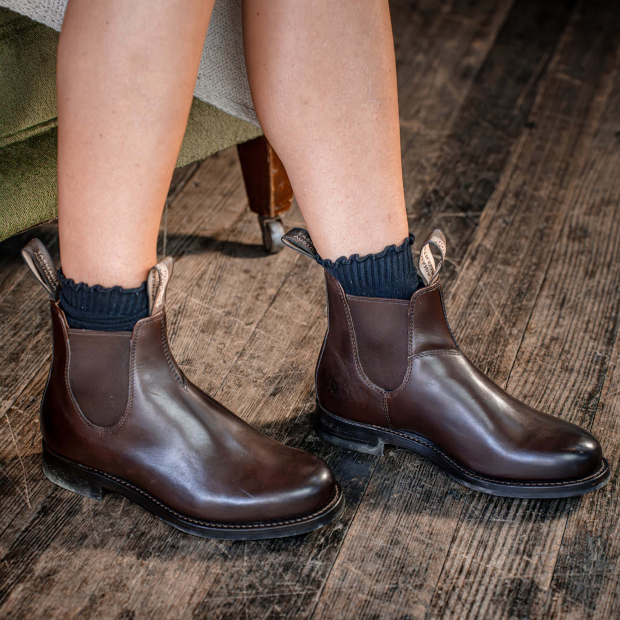 スレンダーストーン Brown Premium Leather Chelsea Boots, Women's Heritage 157 - Blundstone