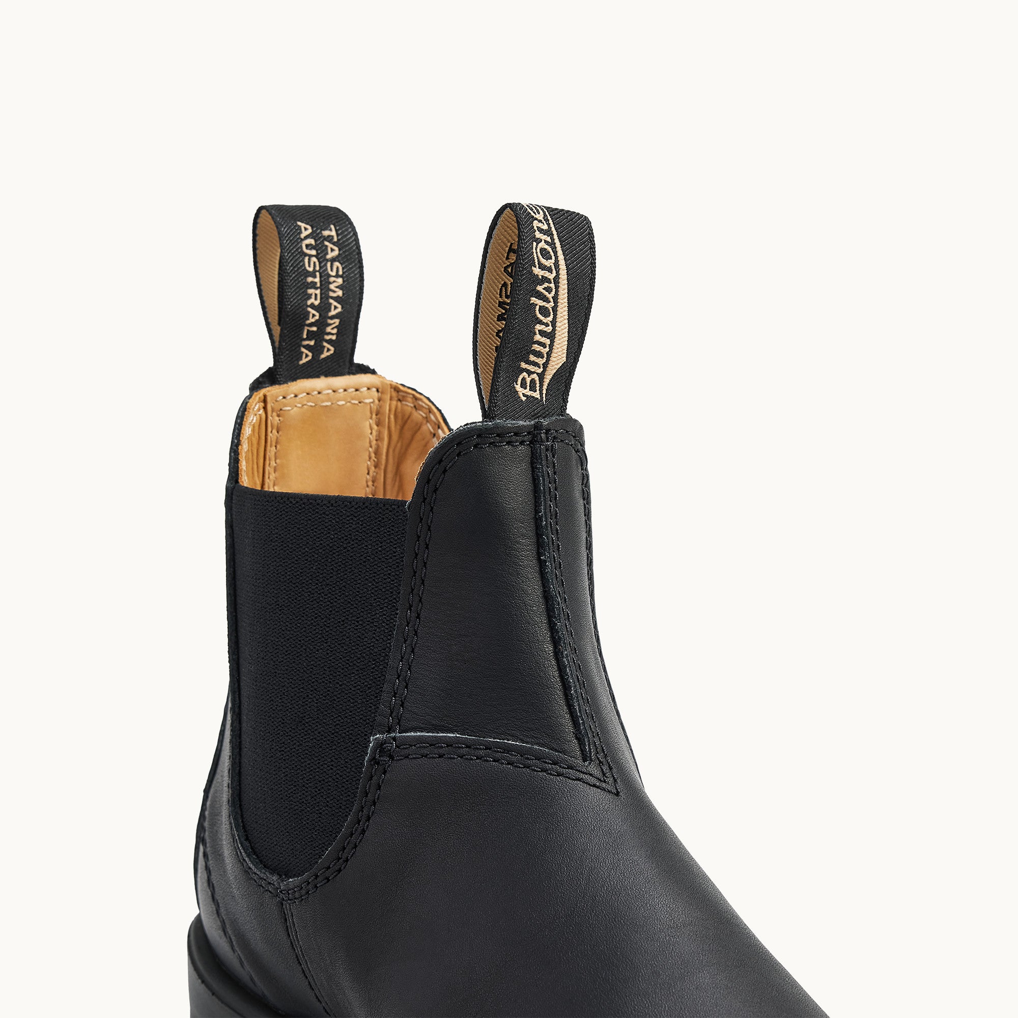 Black Premium Leather Chelsea Boots, Men's Classics 558 - Blundstone