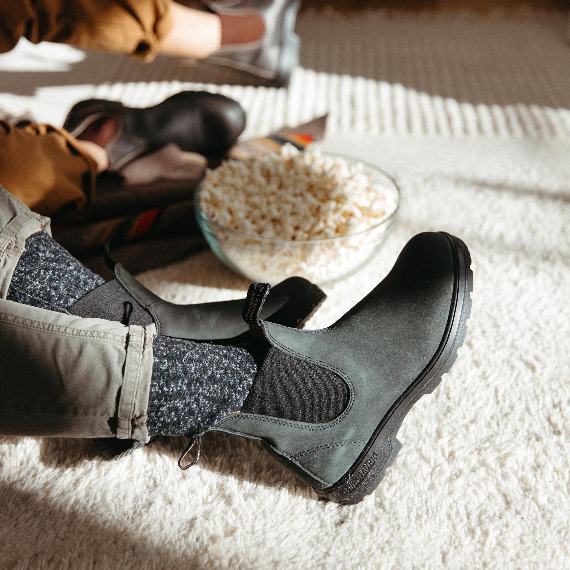 Rustic Black Leather Chelsea Boots, Women's Classics 587 - Blundstone