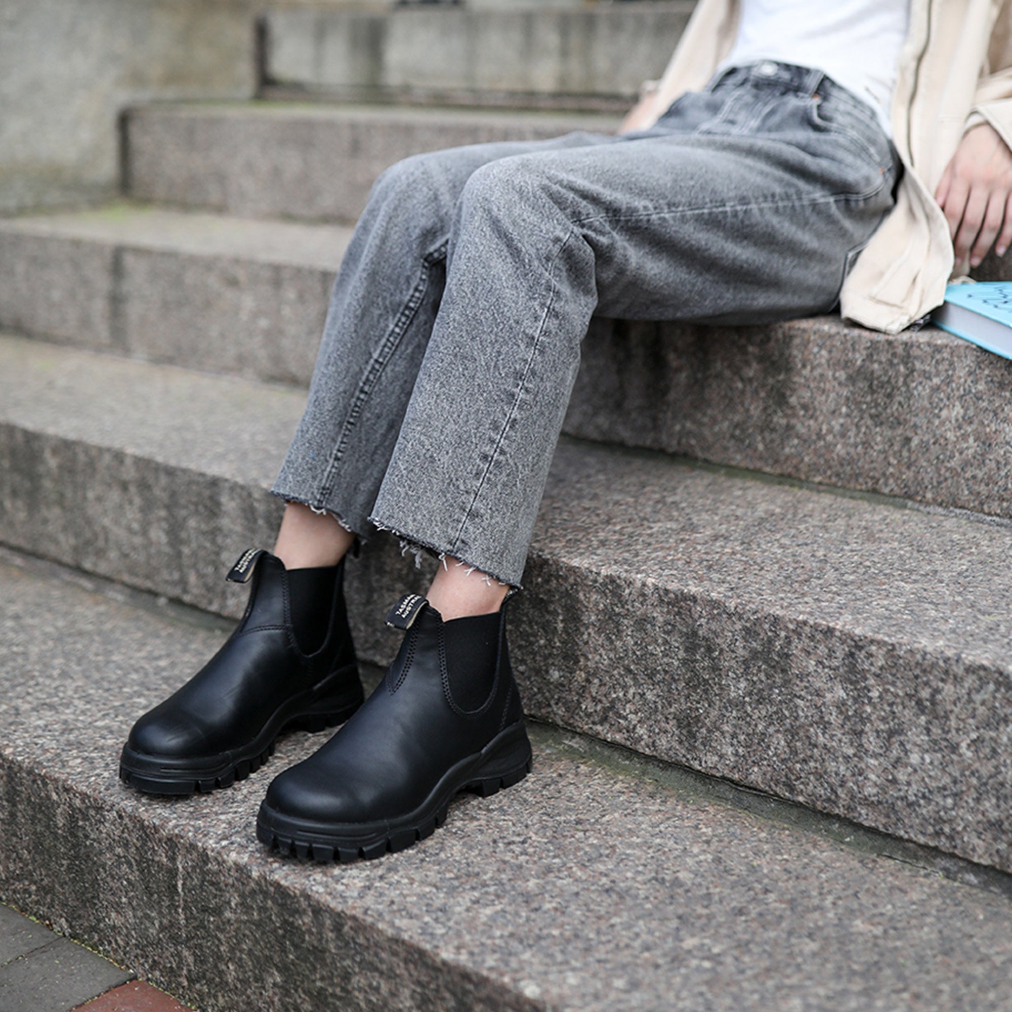 Black Premium Leather Chelsea Boots, Women's Lug 2240 - Blundstone