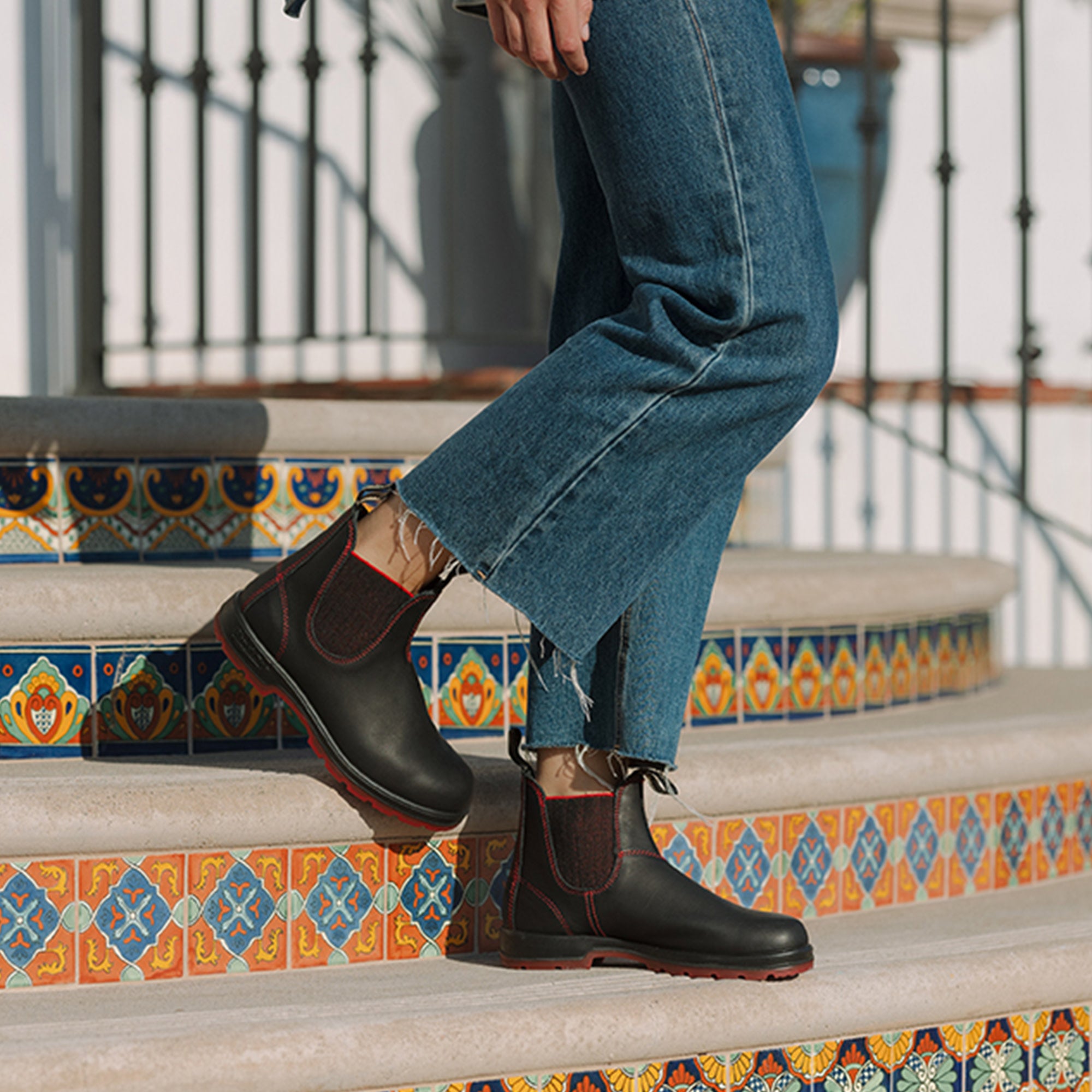Black / Red Premium Leather Chelsea Boots, Women's Classics 2342
