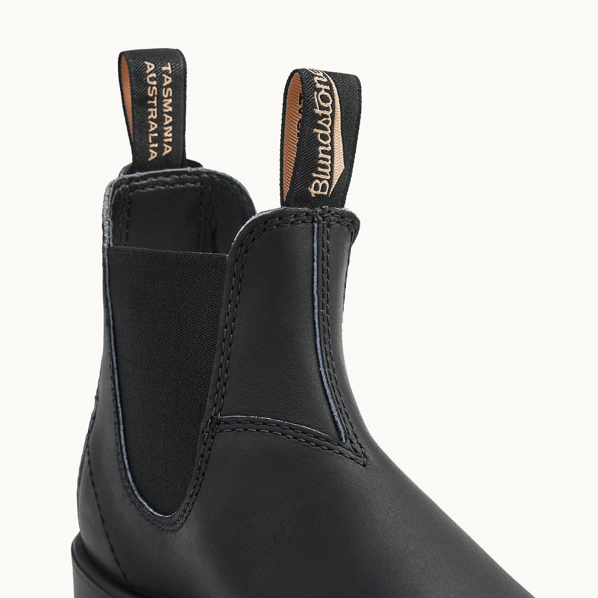 o*！様 Blundstone 510 ELASTIC SIDED BOOT The Original Black by Blundstone at Walking On A Cloud