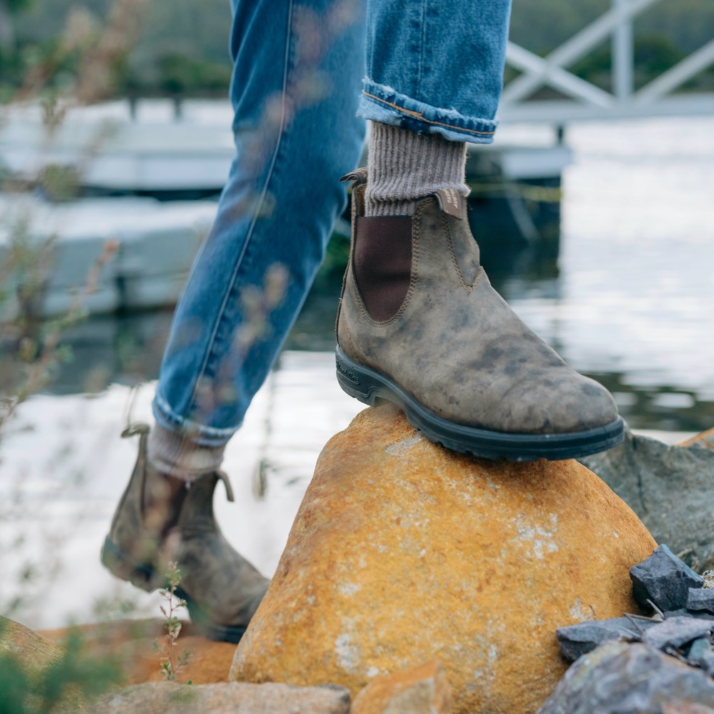 blundstones in rain